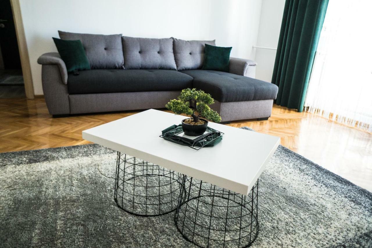Tania Apartament Oradea Buitenkant foto