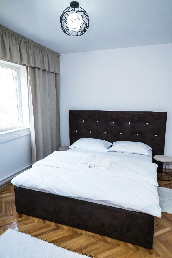 Tania Apartament Oradea Buitenkant foto